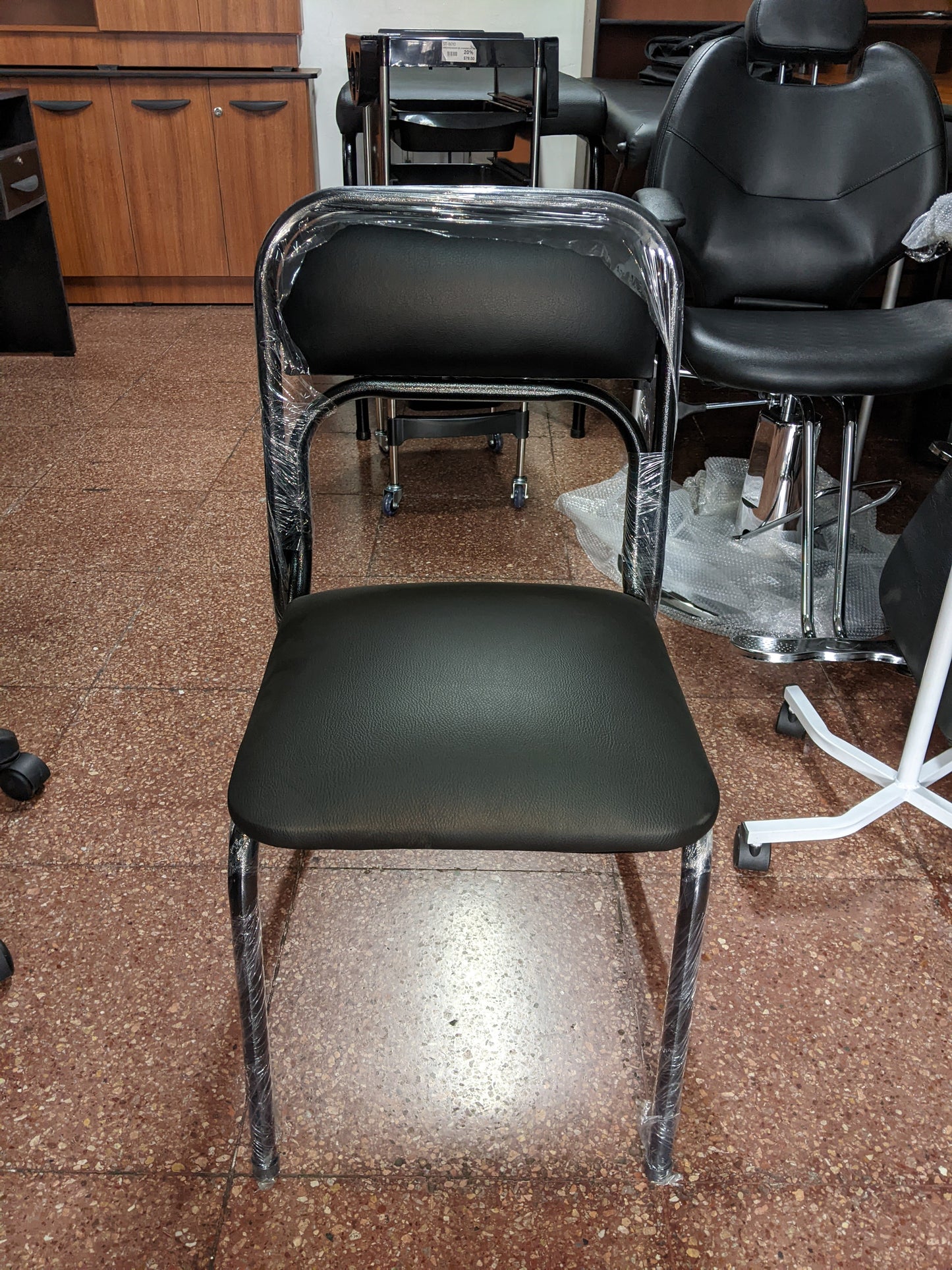 Silla Apilable Clásica Cuerina