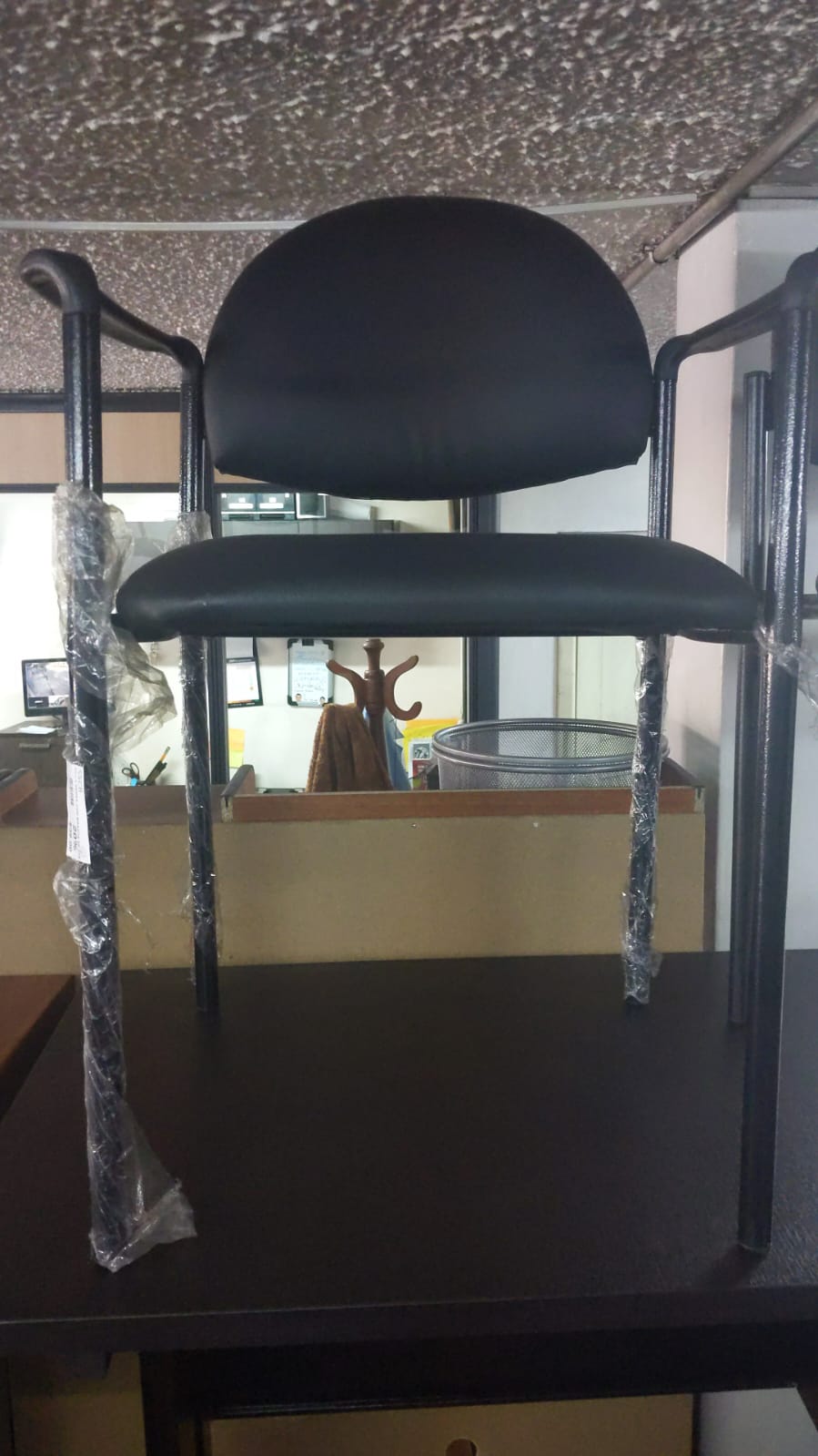 Silla Sensa brazos Cuerina